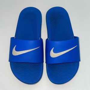Nike slides size 3Y for boys and girls